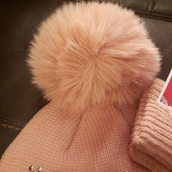 Soft Pink Girls Hat and Glove Set NWT - Picture 6 of 6